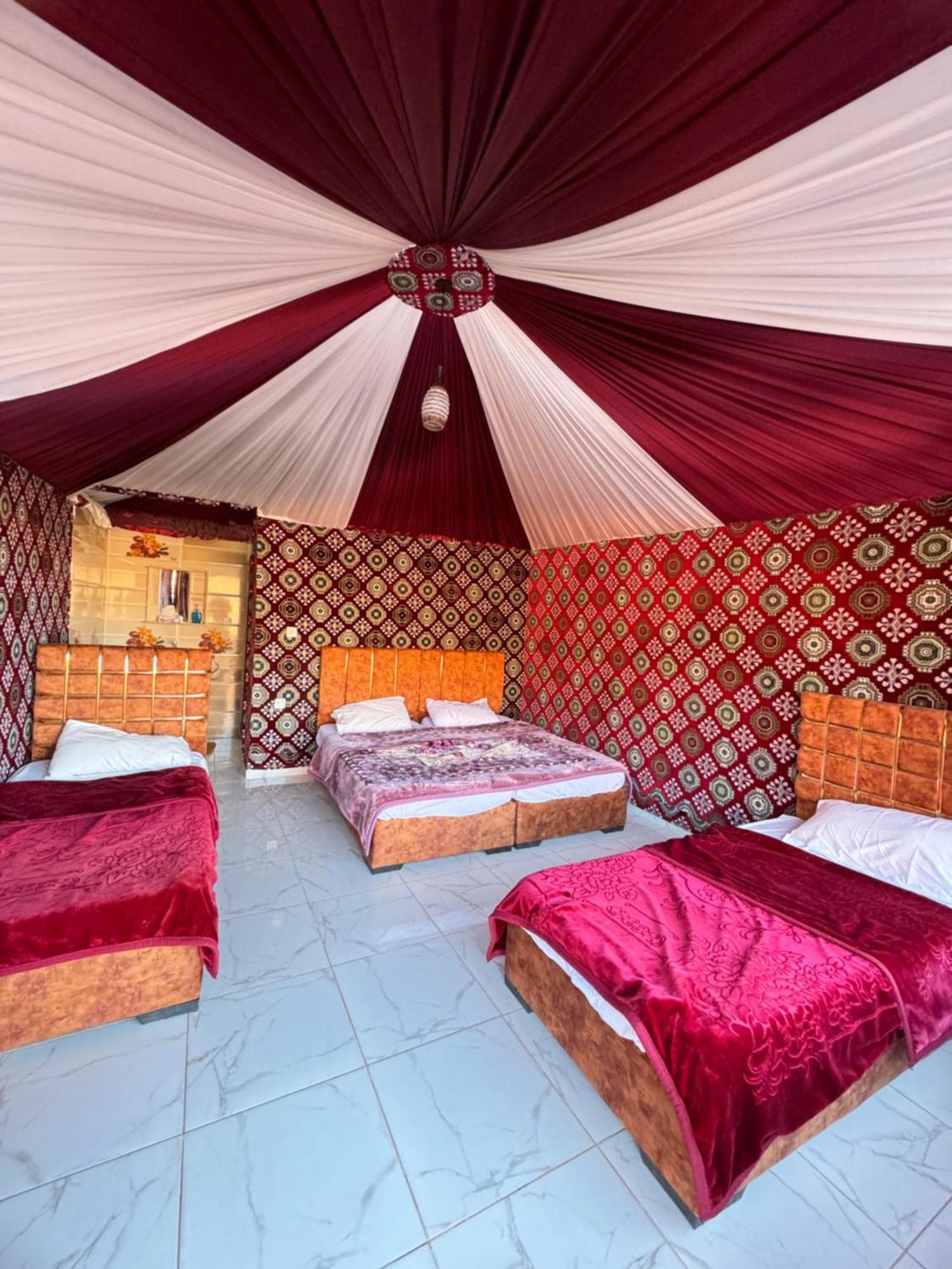 Wadi Rum Bubble Camp & Tour Екстериор снимка