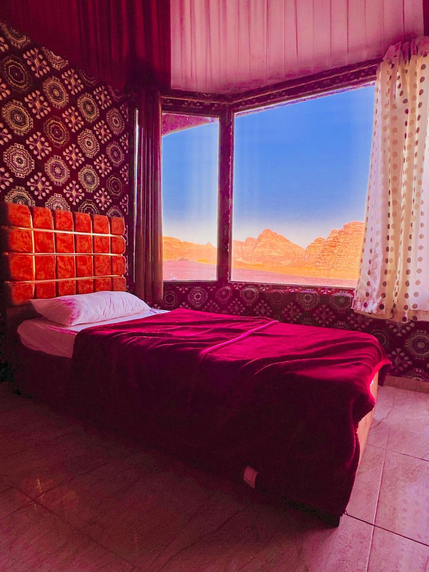 Wadi Rum Bubble Camp & Tour Екстериор снимка