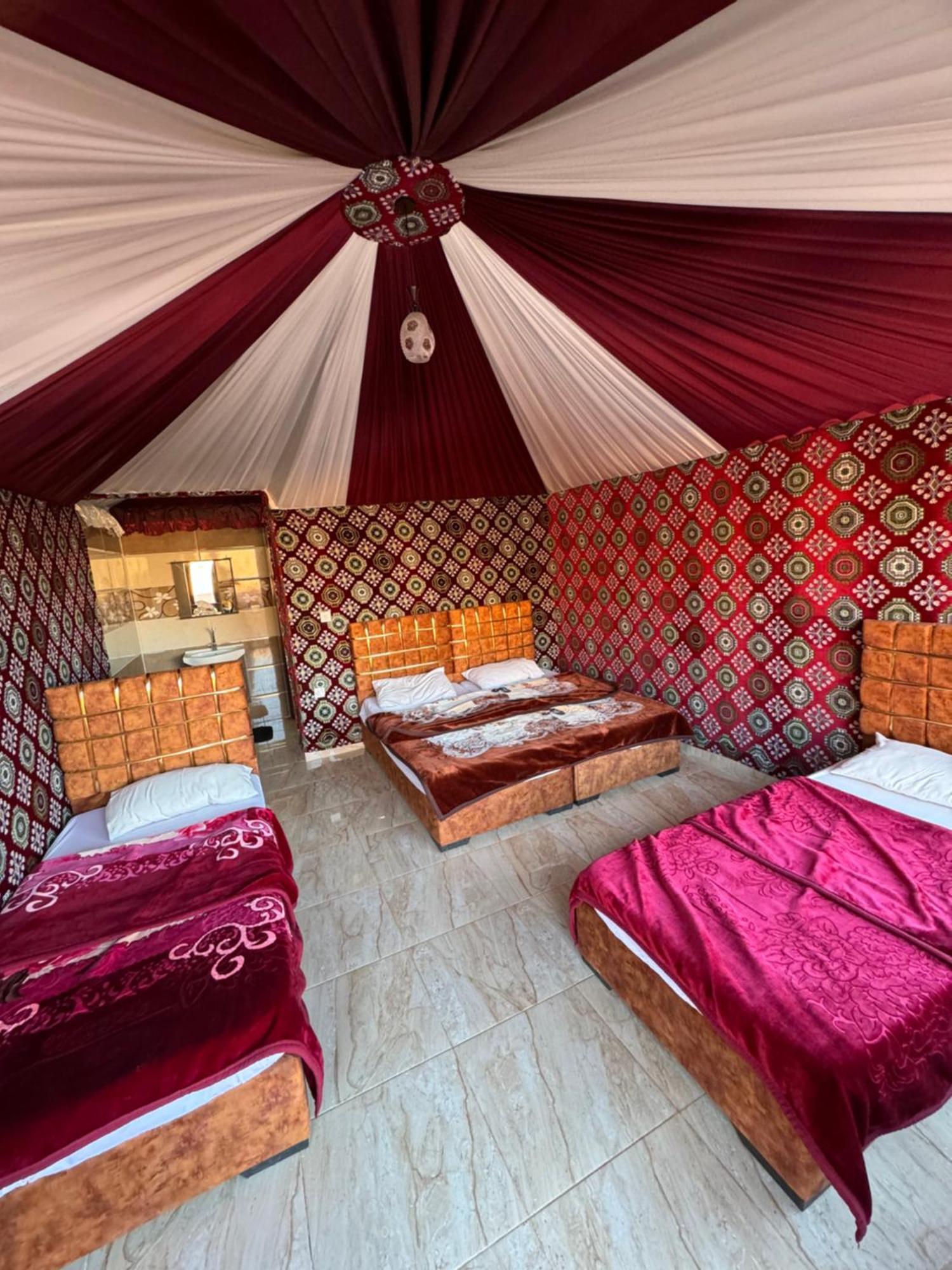 Wadi Rum Bubble Camp & Tour Екстериор снимка