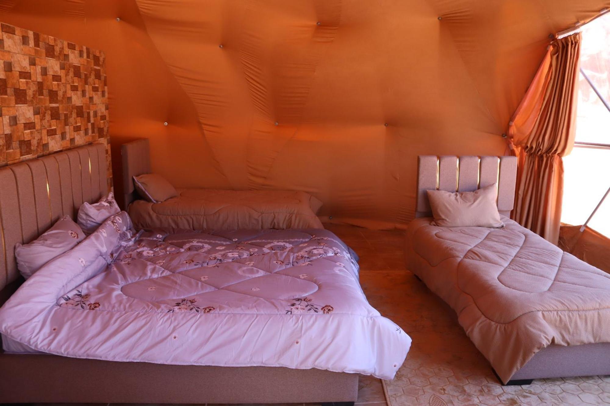 Wadi Rum Bubble Camp & Tour Екстериор снимка