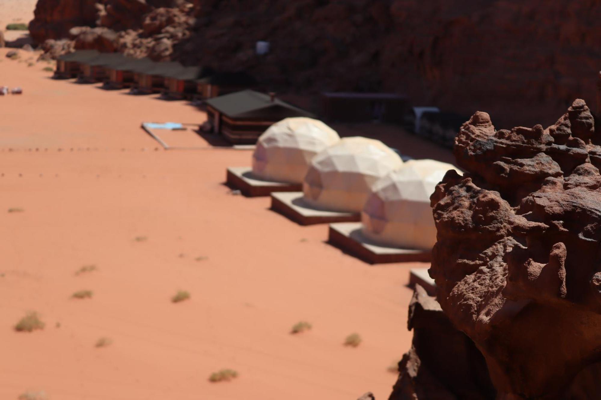 Wadi Rum Bubble Camp & Tour Екстериор снимка