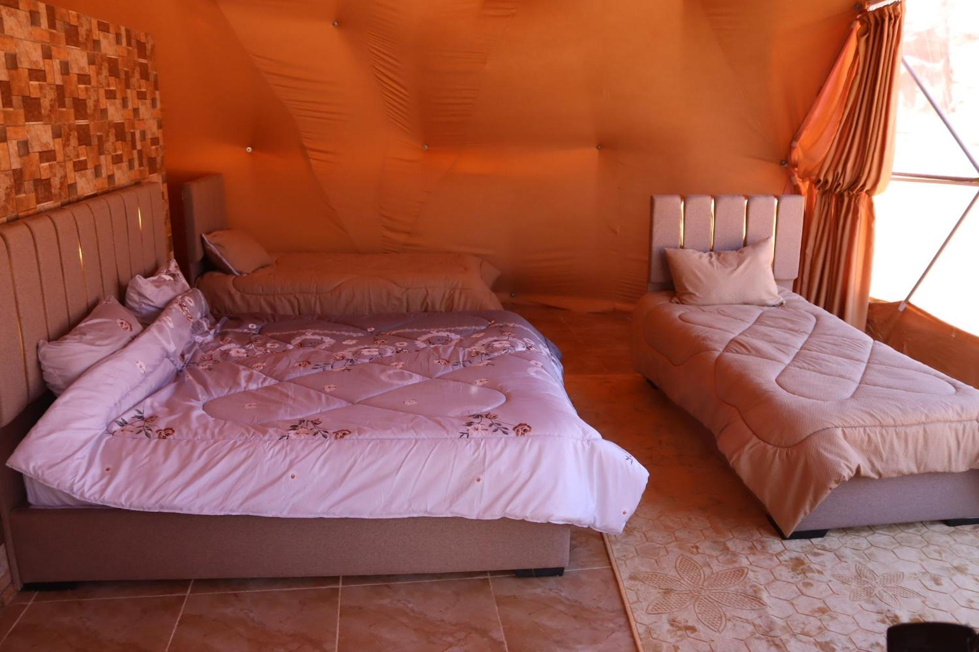 Wadi Rum Bubble Camp & Tour Екстериор снимка