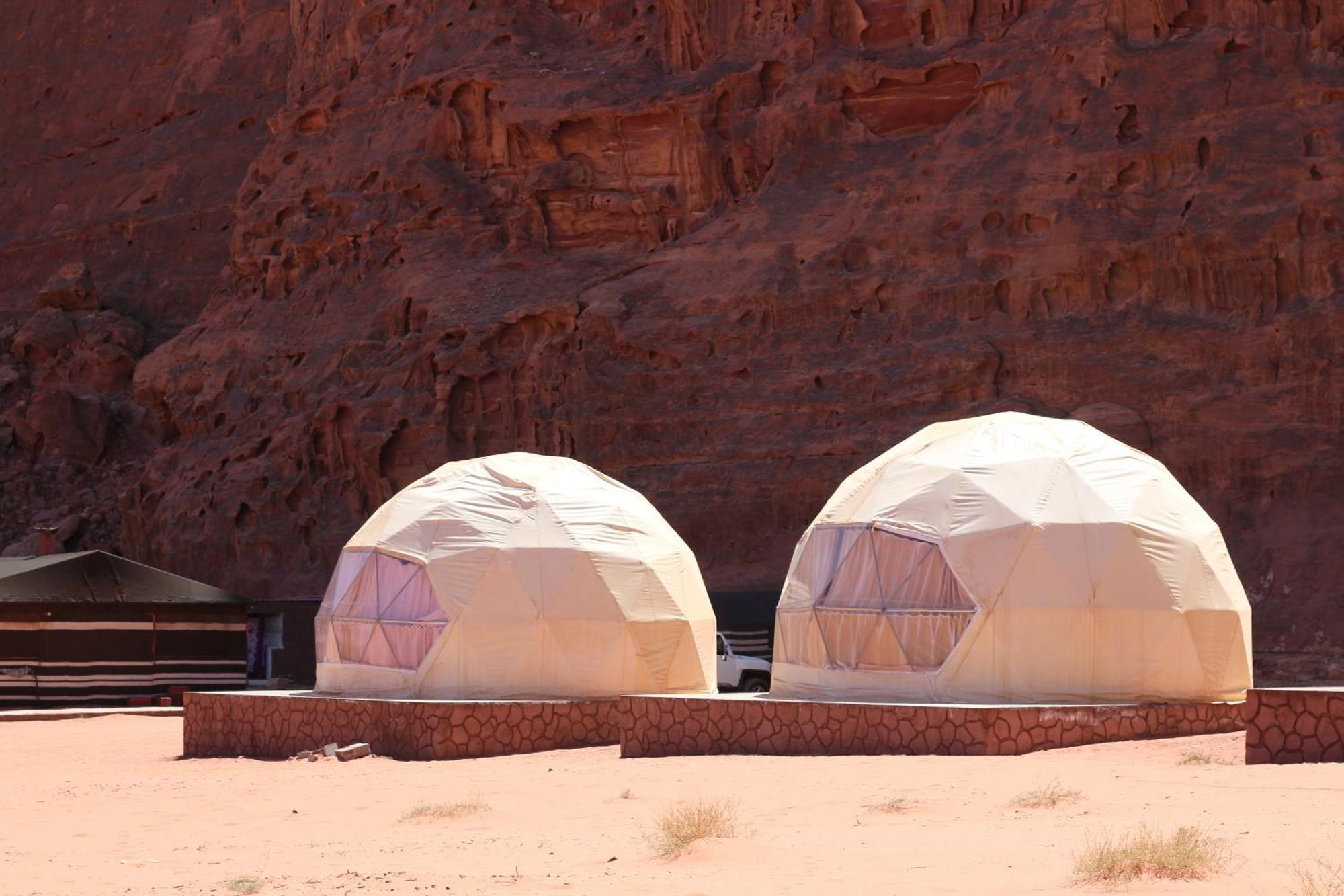 Wadi Rum Bubble Camp & Tour Екстериор снимка